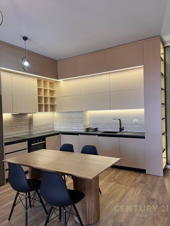 Appartamento nuovo 2+1+1 bagno in affitto, in via Siri Kodra, vicino all'Hotel Meridian! 1.000 € /Mese