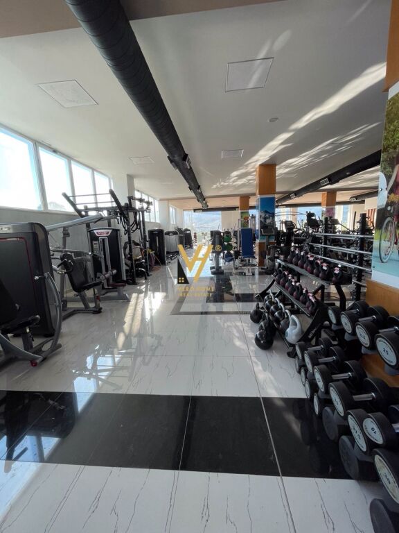JEPET GODINE BIZNESI 3.000 M2 ME QIRA NE PEZE HELMES 450.000 LEKE