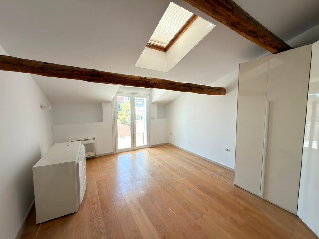 Office for Rent in Business Building | 180 m² Duplex!