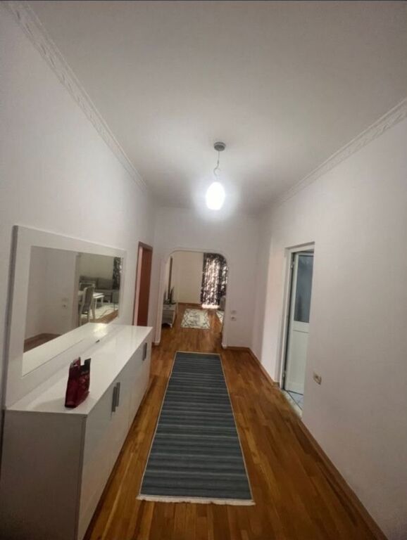 🏢Don Bosko,prane Supermarket “SPAR”jepet me qera apartament 2+1,i mobiluar.: 60,000Leke