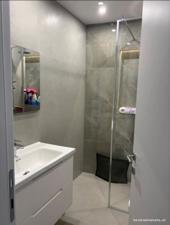 Zyre Me Qera 2+1 Tek Myslym Shyri (ID BZ21037) Tirane