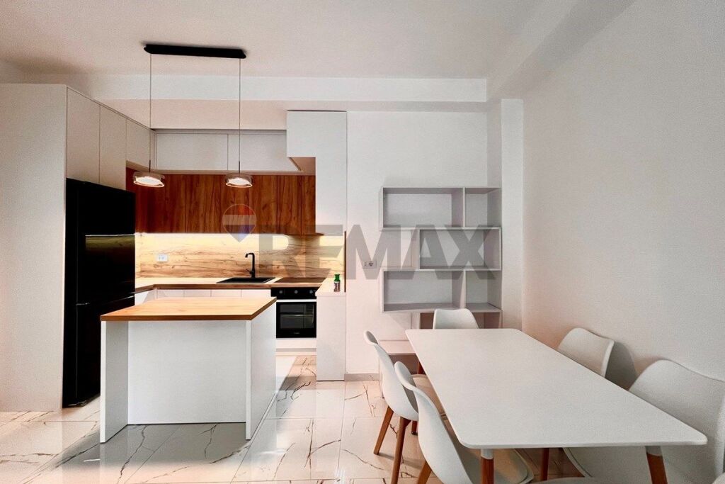 Apartament 2+1 per qira tek Shkolla e Bashkuar!