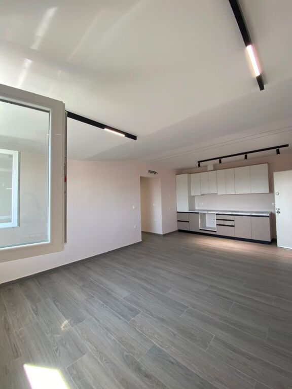 Apartament 1+1 me Qira – Spitallë, pranë Postës Shqiptare