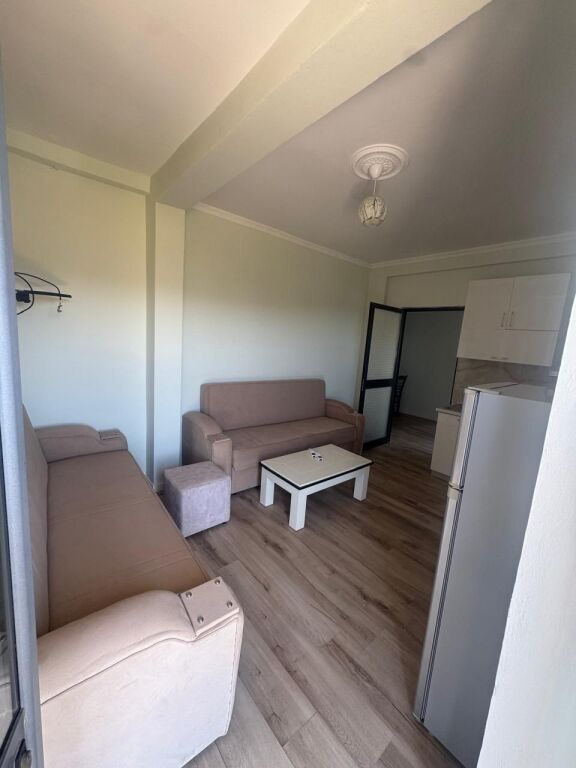 Shitet Apartament 1+1 në Rrugën Viena, Golem