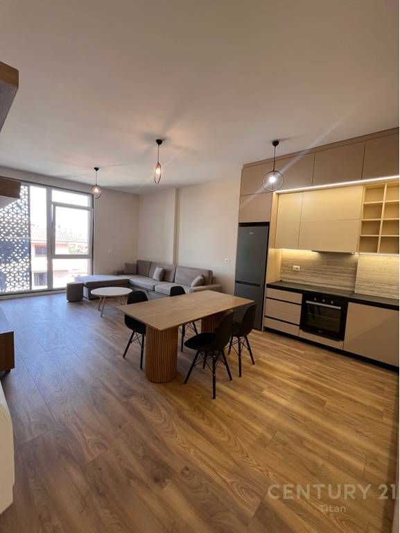 Appartamento nuovo 2+1+1 bagno in affitto, in via Siri Kodra, vicino all'Hotel Meridian! 1.000 € /Mese