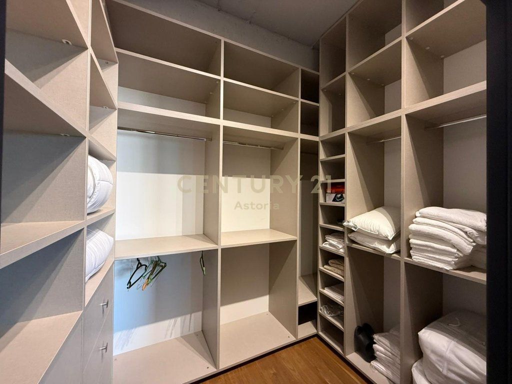 Penthouse Modern me Qira në Astir – Super Hapësirë, Stil Luksoz &amp; Privatësi Maksimale
