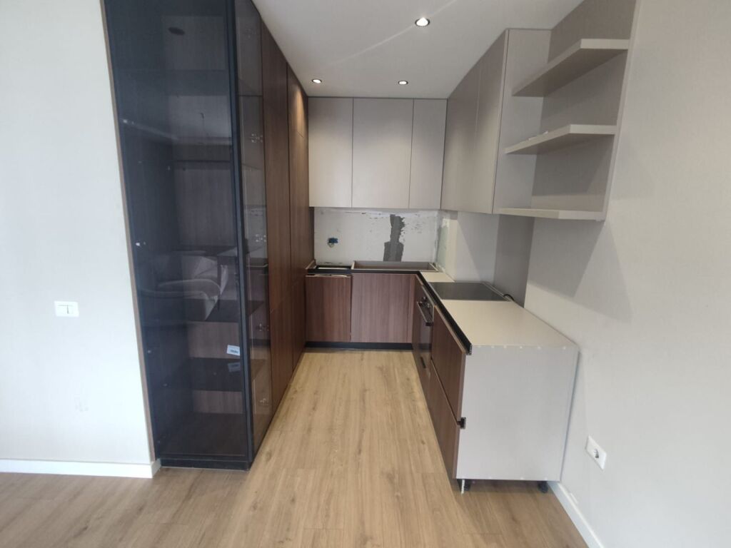 Shitet apartament 2+1+2 ne zonen e 5 Majit prane Con Cord Center   ID 5405
