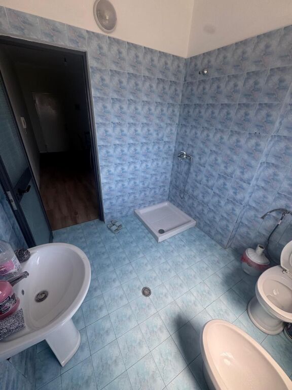 Shitet Apartament 1+1 në Rrugën Viena, Golem