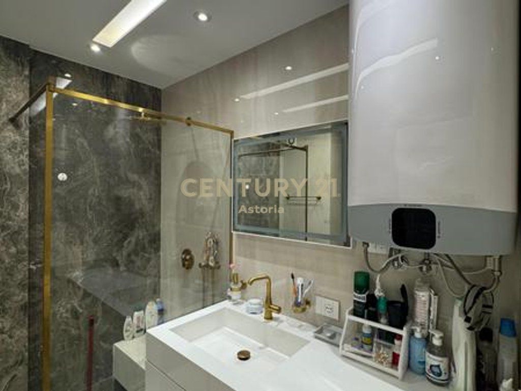 Jepet me qira apartament premium 2+1+2+2 ballkone me post parkimi te Olympic Residence Tirana 2,500 € /Muaj