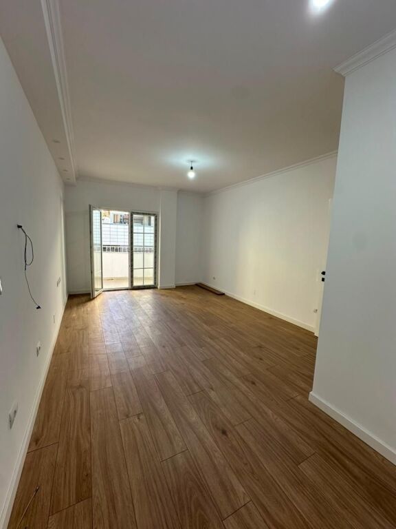 Jepet apartament 2+1 me qira tek Rruga e Bogdanve , Rruga e Kavajes , Rruga e Durresit .
