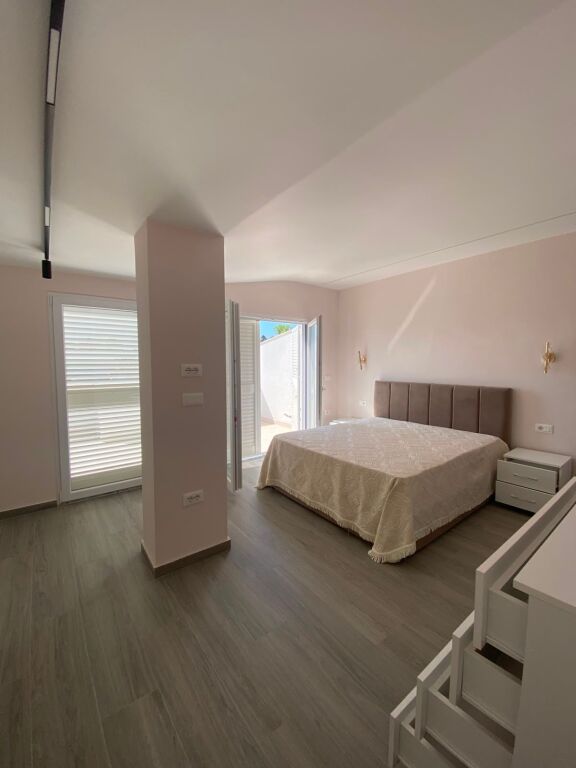 Apartament 1+1 me Qira – Spitallë, pranë Postës Shqiptare