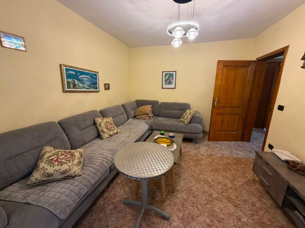 📣 AFFITTASI APPARTAMENTO 2+1+2  📍 Posizione: Vicino al Vecchio Parco, vicino a Report TV💶 Prezzo: 650 €/mese