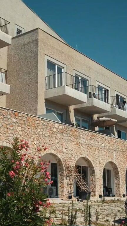 🌊 FOR SALE | SOFO DUNI, DHERMI 🌊 🏡 Apartment 2+1 + Parking Space 📍 Sofo Duni Complex, Dhermi 💶 260,000 € 📐 57.29 m² 🏢 Floor 0 – residential 🚗 Parking space included