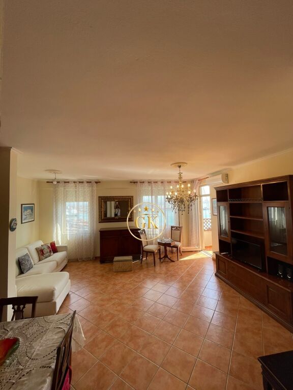 20707381🏢 JEPET ME QIRA APARTAMENT 1+1+2 – PRANË PORTIT, DURRËS