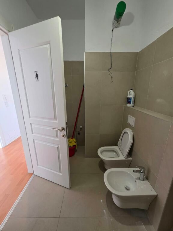 Me Qira - 3 Ambiente Pune 2wc &amp; 1Bllkn || Kati i 8-të || (📍Porcelan - Kompleksi ASL, Godina 1), me pamje fantastike || 105 m² Çmimi: 52,000 Leke/Muaj