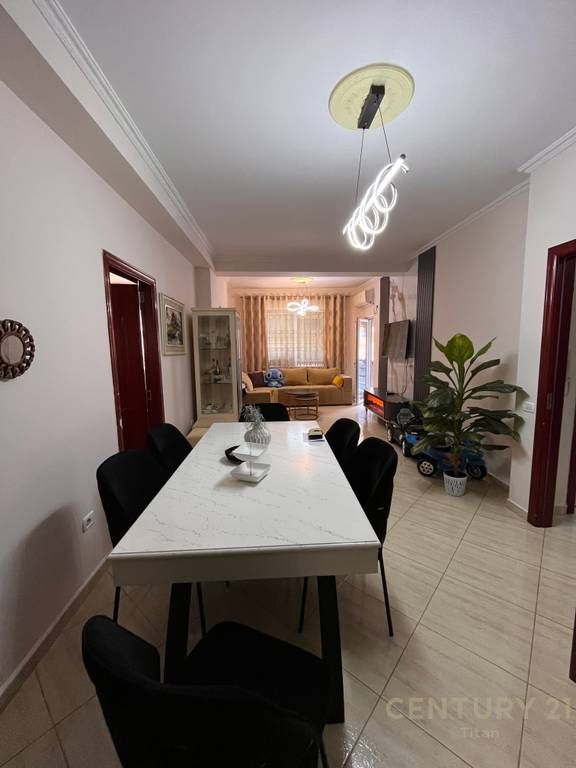 Shitet apartament modern 2+1+2 prane Bar Artistit, Astir!