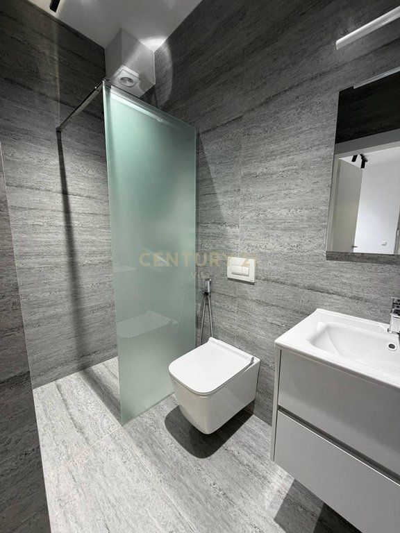 Apartament 2+1 me Verandë dhe Parkim në Plazh, Durrës !!