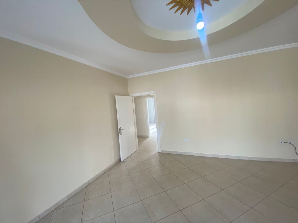 Apartament 2+1+2+ parkim per qera Fresk !
