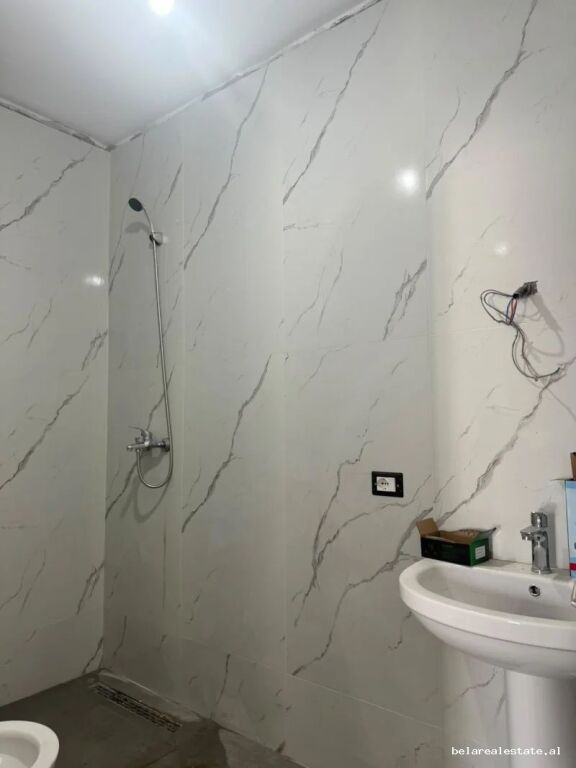 Ufficio in Affitto 3+1 Vicino al Nuovo Boulevard (ID BZ21040) Tirana