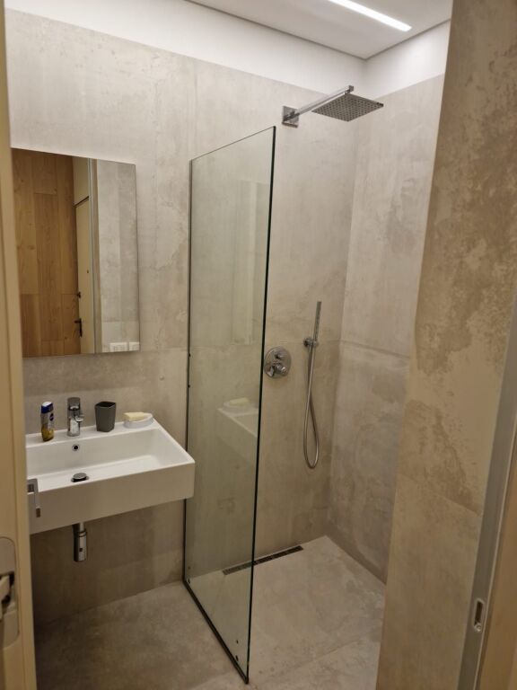 Jepet me Qera Apartament 2+1+Parkim rruga Elbasanit, Air Albania Stadium, Ambasada Amerikane