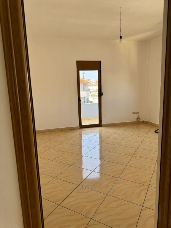 Apartment for rent in a private building 3+1