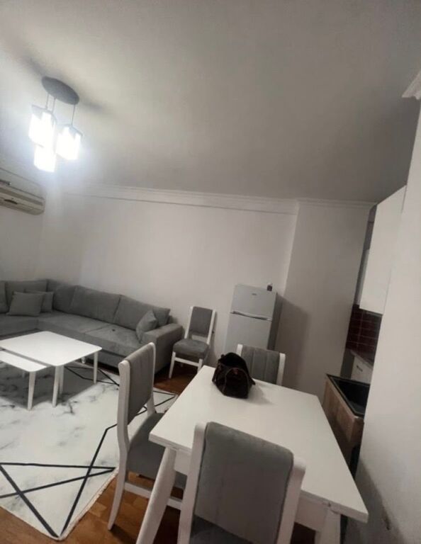 Affittasi Appartamento 2+1+1 con Balcone