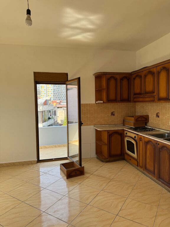 Apartment for rent in a private building 3+1