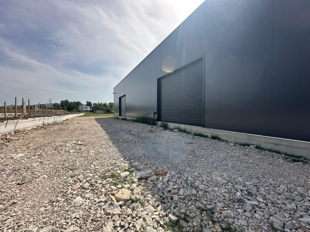 MAGAZZINO IN AFFITTO 1300 M2 AUTOSTRADA TIRANA-DURRES 350.000 LEKE  FH-90162