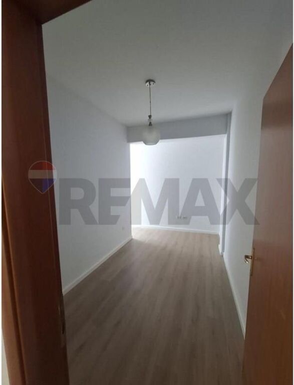 Apartament - Për Shitje - Komuna e Parisit, Tiranë