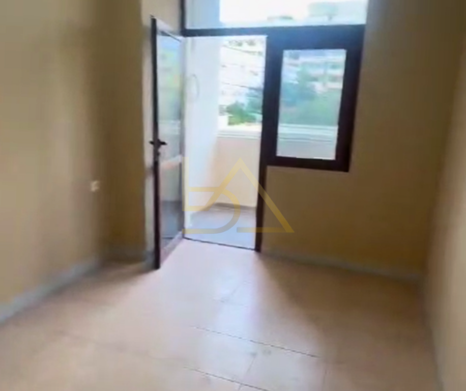 SHITET APARTAMENT 3+1 – PLAZH, DURRËS | PRANË SHKOLLËS “BAJRAM CURRI”