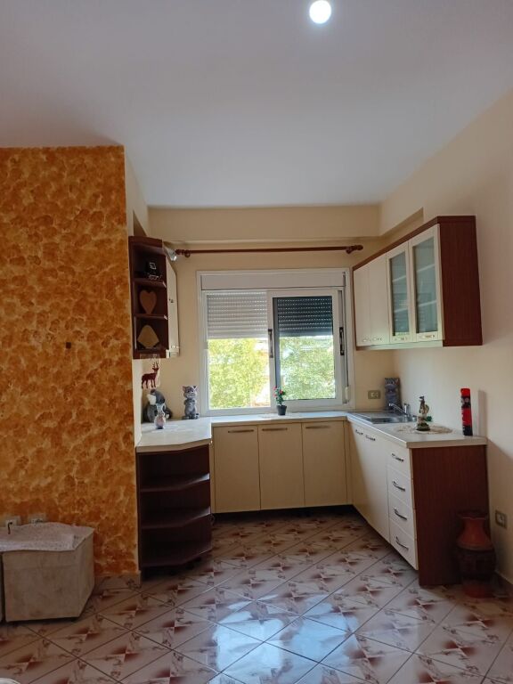 Apartament me qera