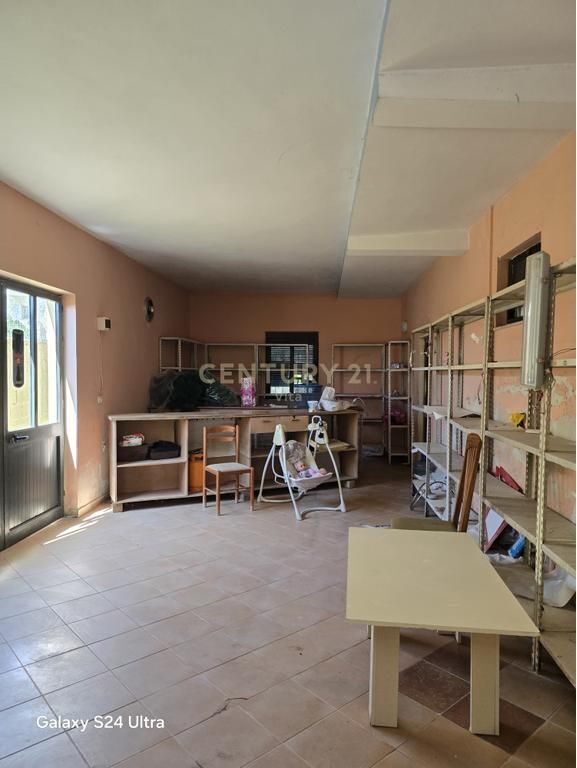TERRENO+AMBIENTE+VILLA SU DUE PIANI CON SOFFITTA ( 411m2 costruzione )
