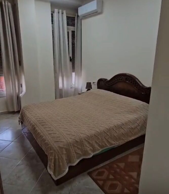 Apartament 2+1 me qira tek Rr Kavajes!