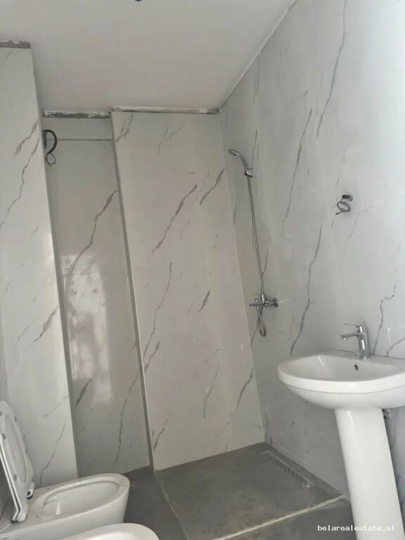 Ufficio in Affitto 3+1 Vicino al Nuovo Boulevard (ID BZ21040) Tirana