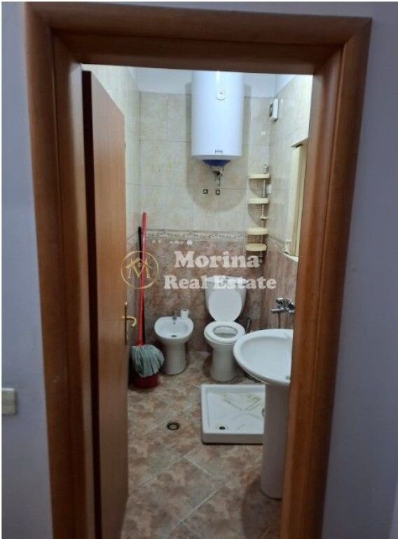 Affitto Apartament 2+1, tek 21 Dhjetori, 550 Euro/mese