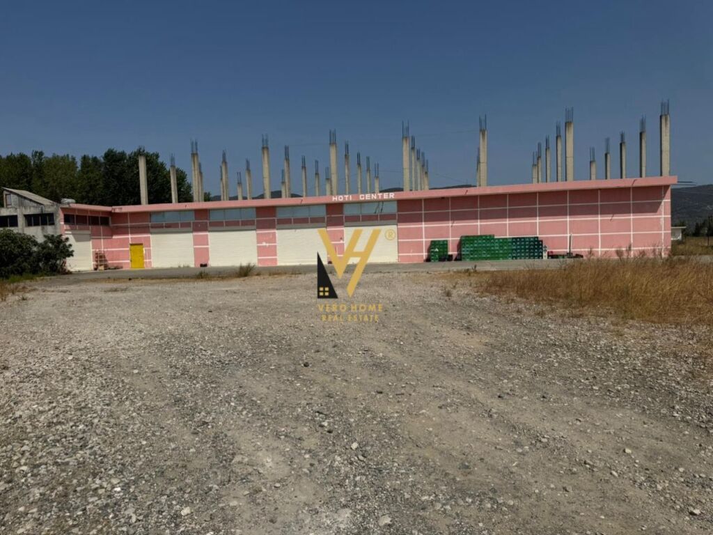JEPET MAGAZINE 6.000 M2 ME QIRA TE KRYQEZIMI I RRILES, LEZHE 4.000 EURO