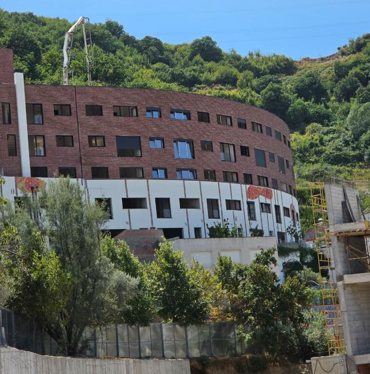 🏡 SHITET: 3+1+2Wc &amp; Ballkon + Depo📍Res. Kodra Diellit II✨ 165 m² | Kati 3 | Proçes Ndërtimi | Mundësi Ndarje në 2 ap 1+1 | Çmimi: 255.000€