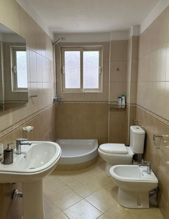 Qera | Apartament 2 + 1 | Rruga Shefqet Kuka | 500 €/muaj