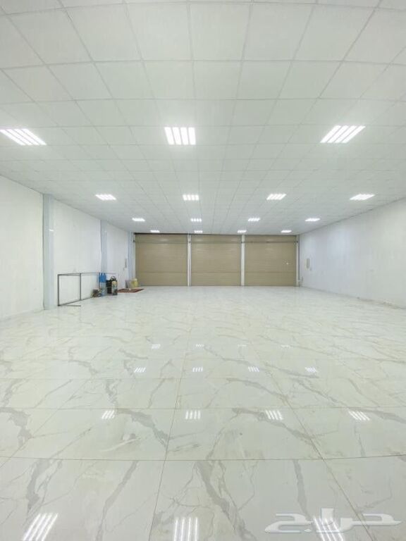 Selite, jepet me qera ambient biznesi 200m2.