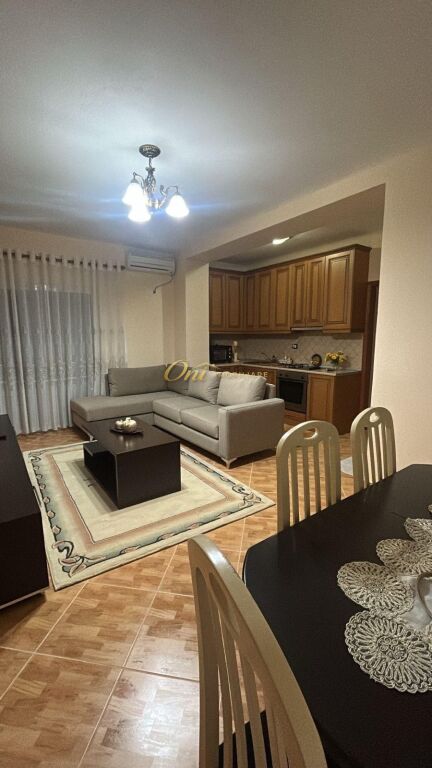 BRRYLI, APARTAMENT ME QERA 2+1
