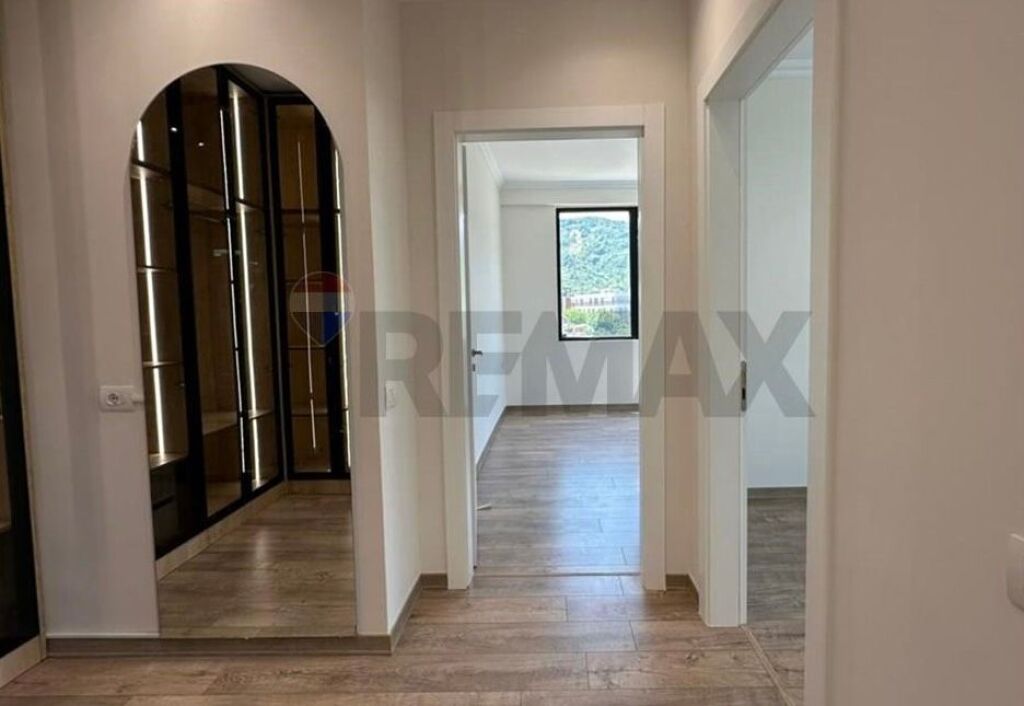 Shitet apartament 2+1 me pamje nga Liqeni i Thate. ID: 530201007-601   