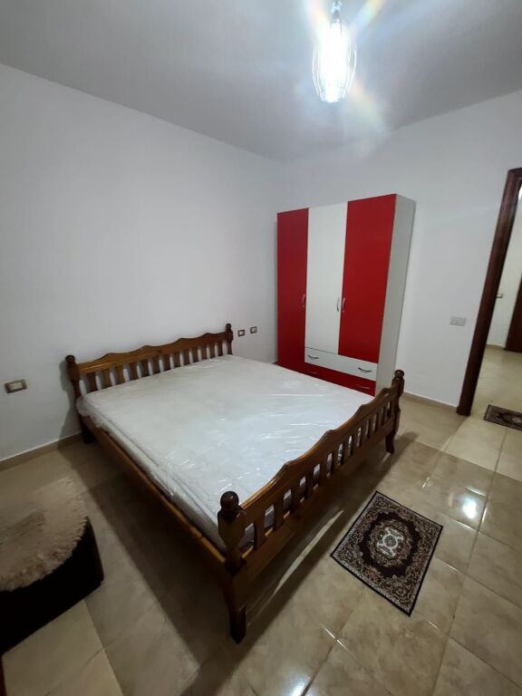 Jepet apartament me Qera 2+1,ne zonen e Freskut.