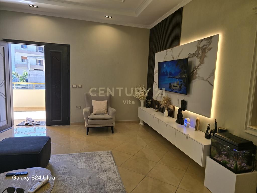 TERRENO+AMBIENTE+VILLA SU DUE PIANI CON SOFFITTA ( 411m2 costruzione )