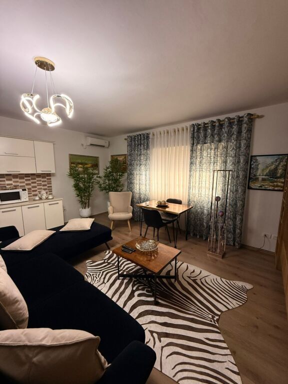 🏡 Apartament 1+1 me qera  📍 Kodra e Diellit, ngjitur me kopshtin botanik 💰 Çmimi: 80.000 Lekë/Muaj (i diskutueshëm)