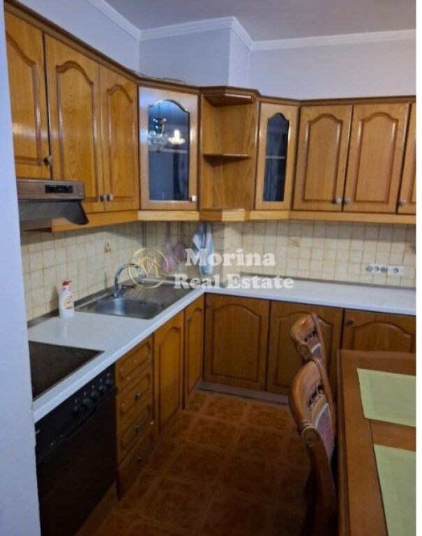 Affitto Apartament 2+1, tek 21 Dhjetori, 550 Euro/mese