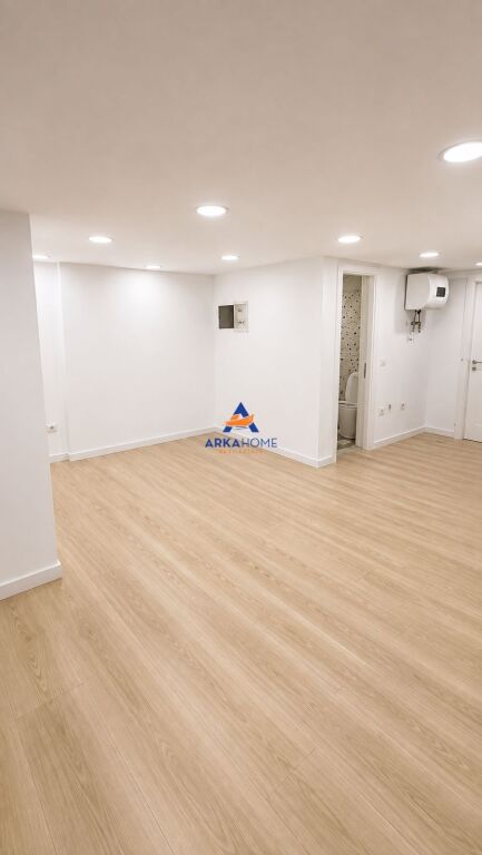AFFITTASI NEGOZIO SULLA STRADA 100 M2 "ALLA COMUNE DI PARIGI" 1500 EURO