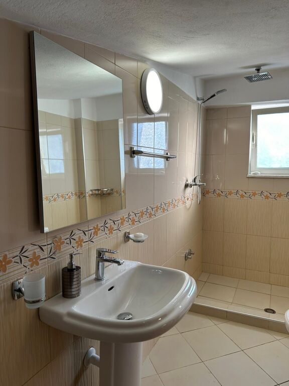 Qera | Apartament 2 + 1 | Rruga Shefqet Kuka | 500 €/muaj