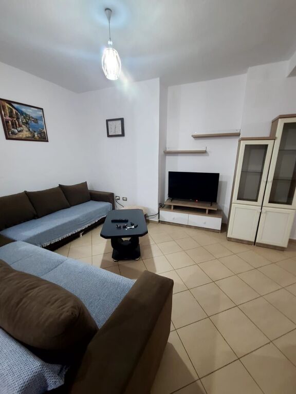 Jepet apartament me Qera 2+1,ne zonen e Freskut.