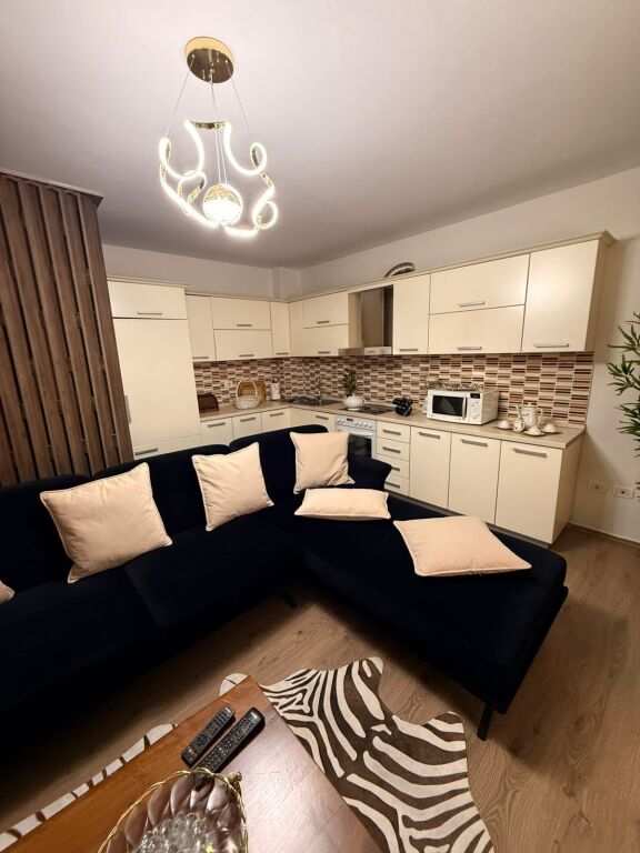 🏡 Apartament 1+1 me qera  📍 Kodra e Diellit, ngjitur me kopshtin botanik 💰 Çmimi: 80.000 Lekë/Muaj (i diskutueshëm)