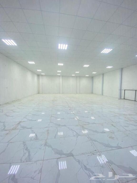 Selite, jepet me qera ambient biznesi 200m2.